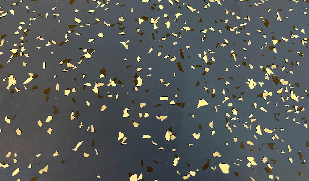 Mørk blå med mange flakes